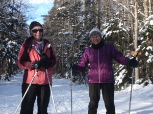 2 women cross country skiing